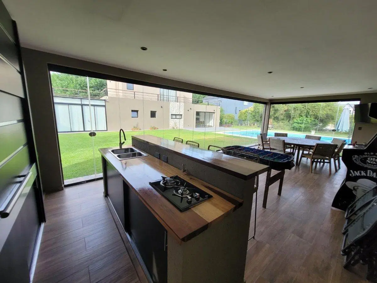 VENTA CASA 6 AMB SAUNA JACUZZI PILETA PERMUTA 2