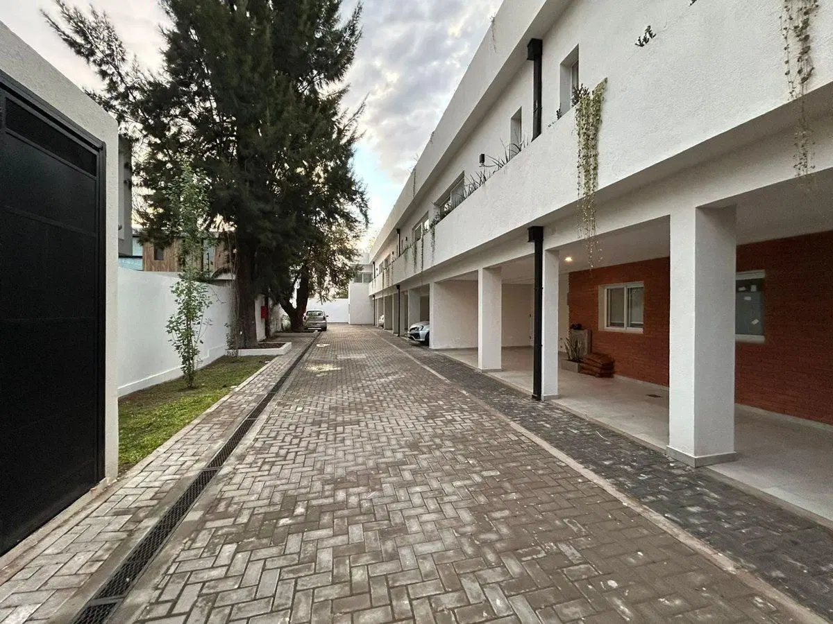 ALQUILER DUPLEX 4 AMB. JARDÍN Y COCHERA P. LELOIR 4