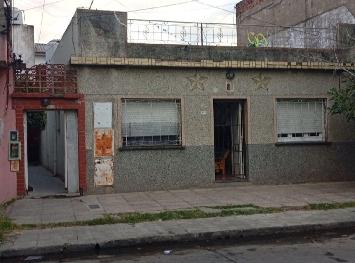 Venta galpon mas casa 3 amb en Lomas de Mirador