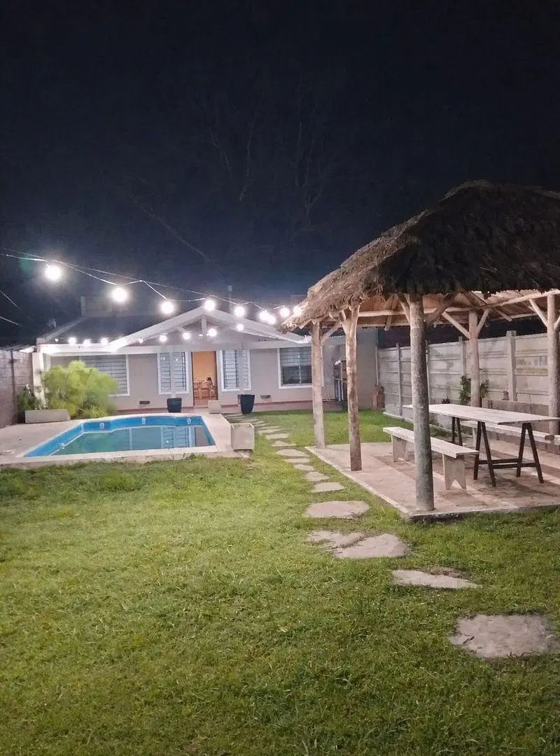 Venta Casa con parque y pileta 2