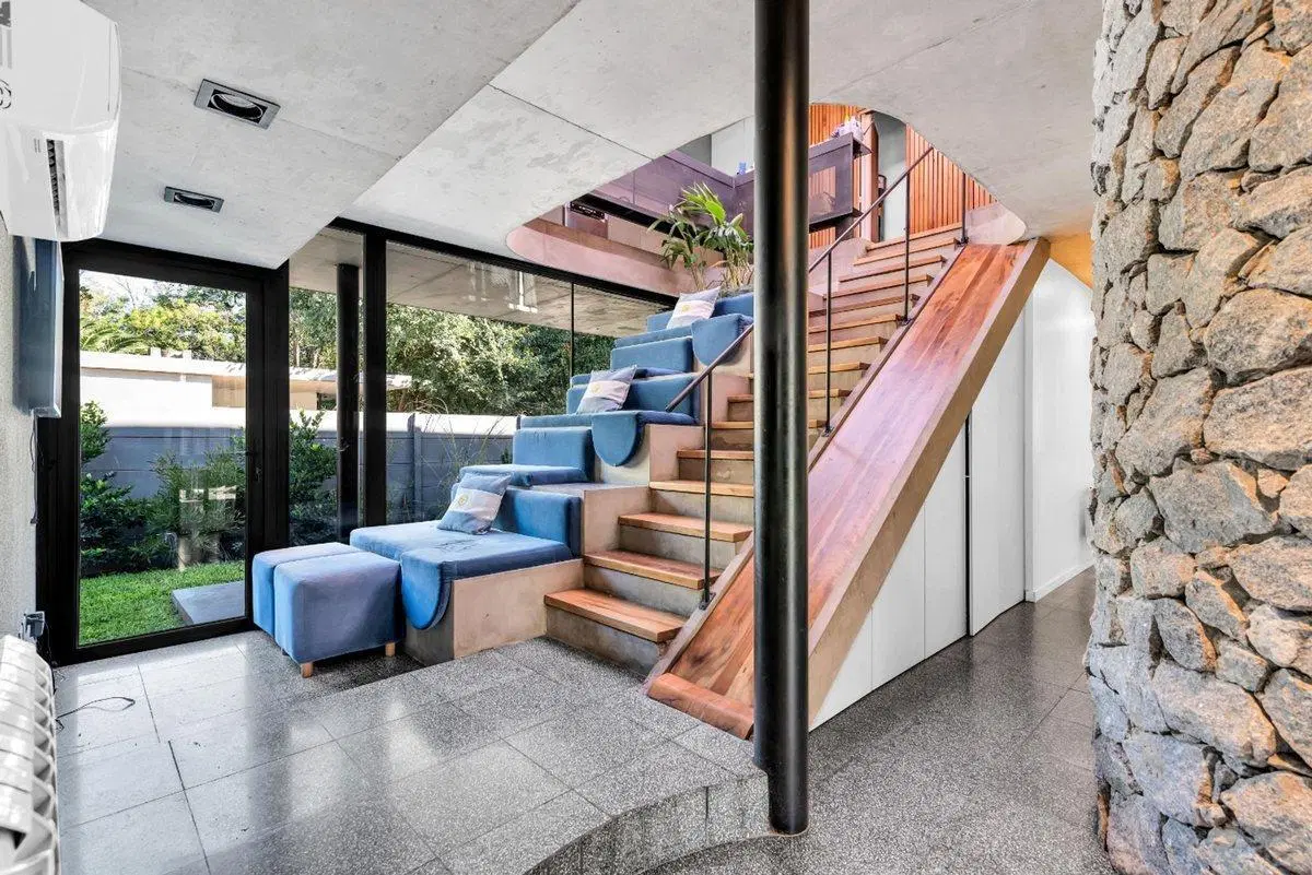 VENTA CASA 6 AMB. JARDIN/PILETA/QUINCHO P. LELOIR 5