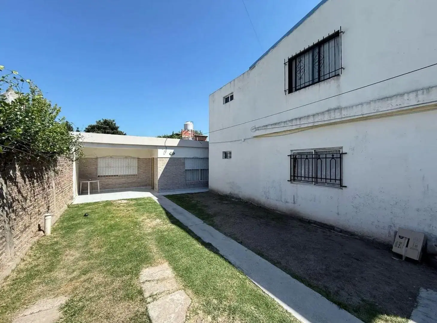 VENTA  LIBERTAD 2 CASAS SOBRE TERRENO PROPIO 5