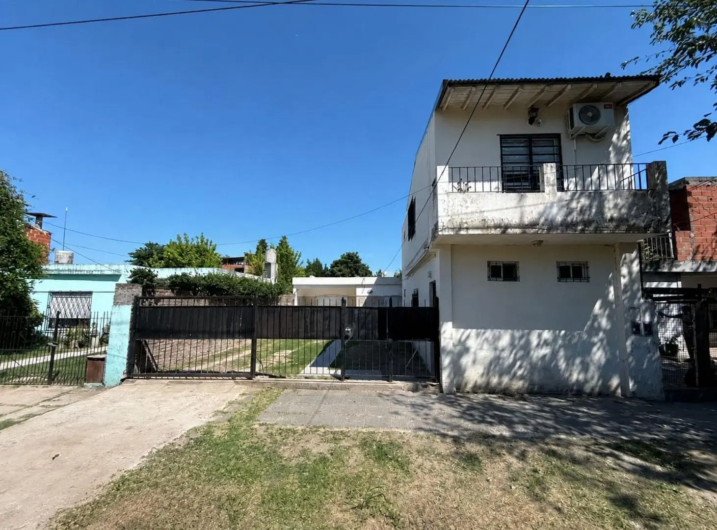 VENTA  LIBERTAD 2 CASAS SOBRE TERRENO PROPIO 3