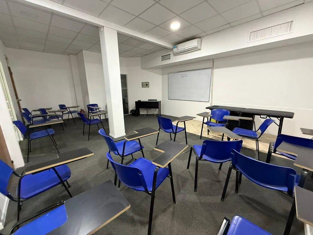 LOCAL CON SÓTANO EN VENTA EN MORÓN CENTRO 5