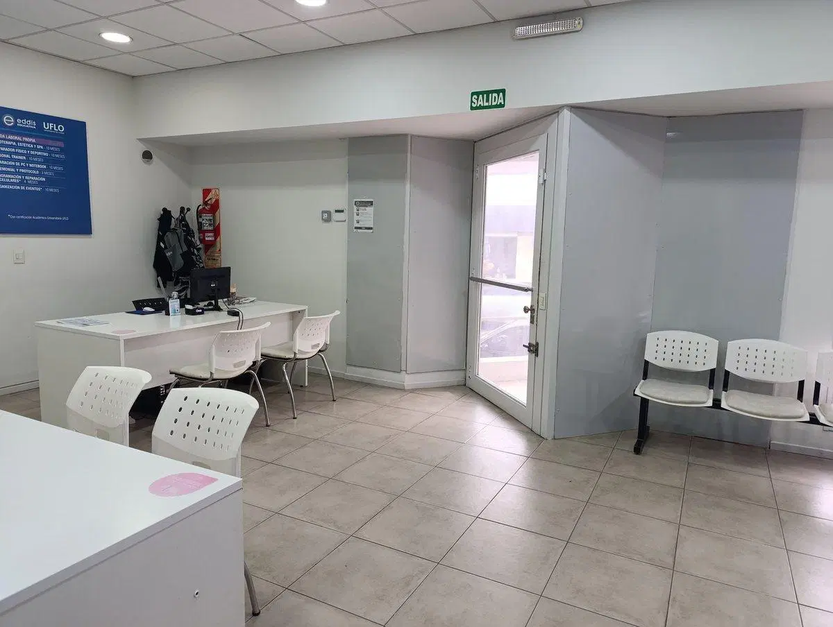 OFICINAS LOCAL EN VENTA EN MORÓN CENTRO CON SOTANO 3