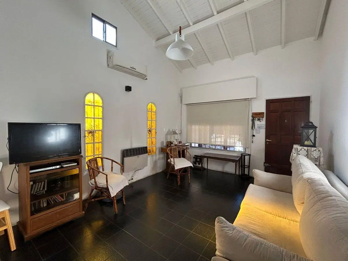VENTA CASA 4 AMBIENTES C/PARQUE Y COCH - ITUZAINGO 5