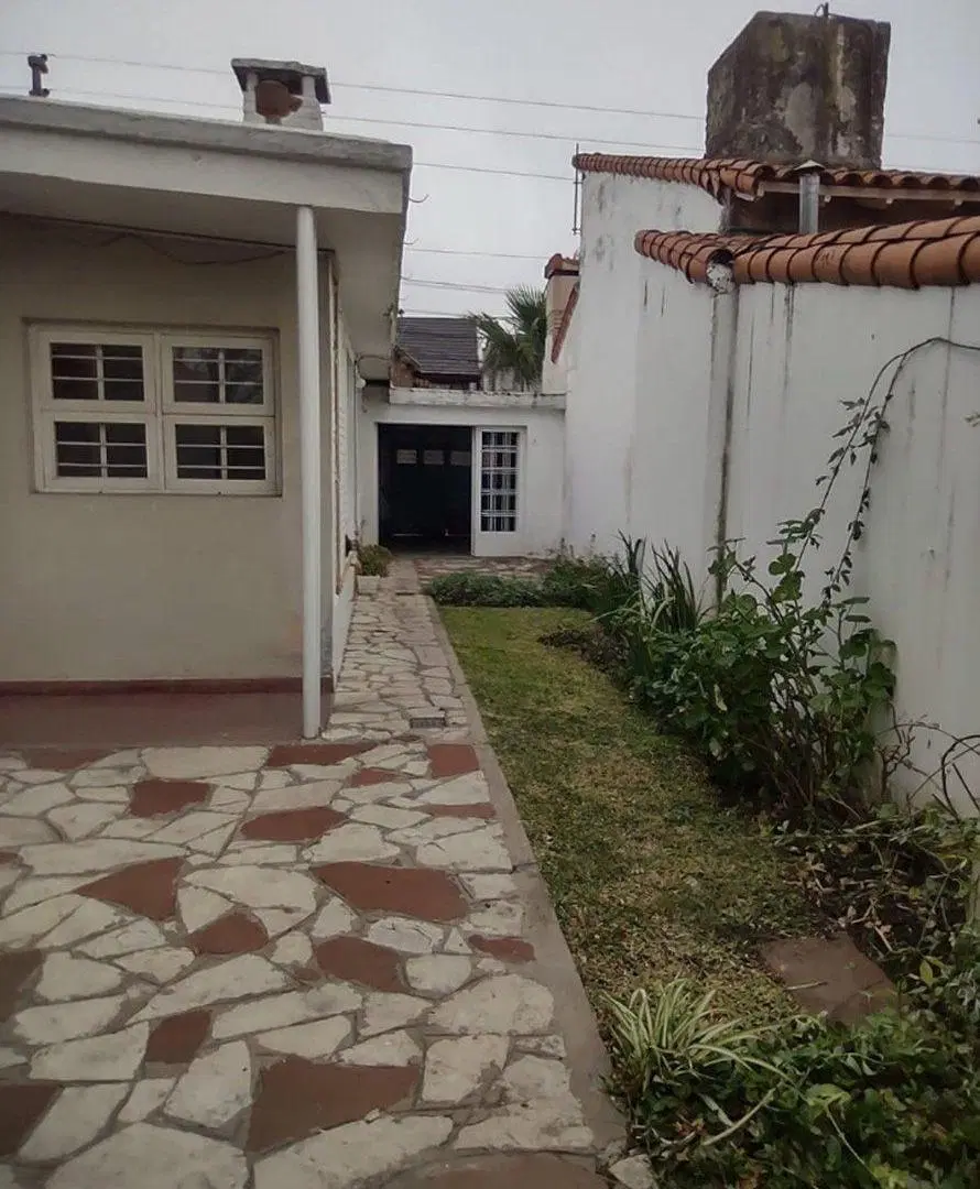 venta casa 4 amb + depto 3 amb castelar cerca Alem 4