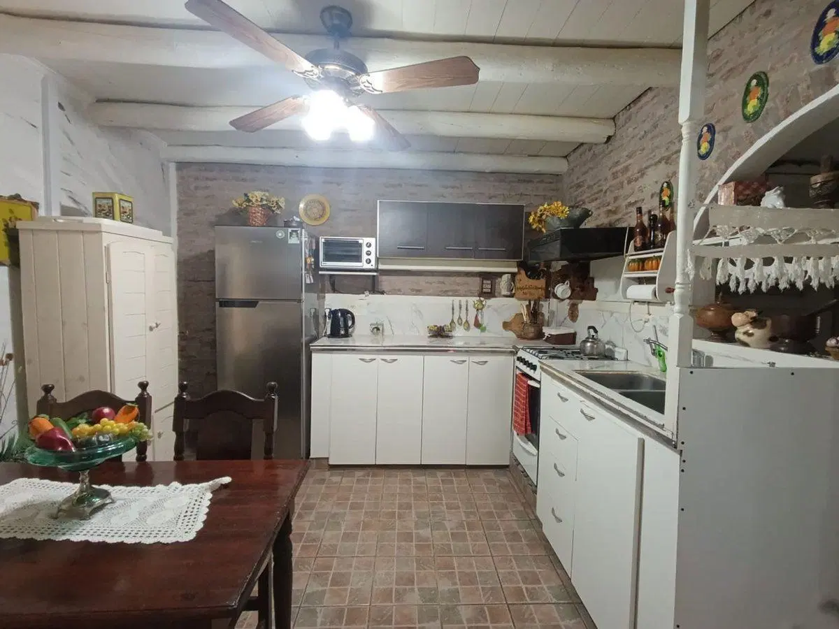CASA VENTA 5 AMBIENTES CON COCHERA MERLO 3