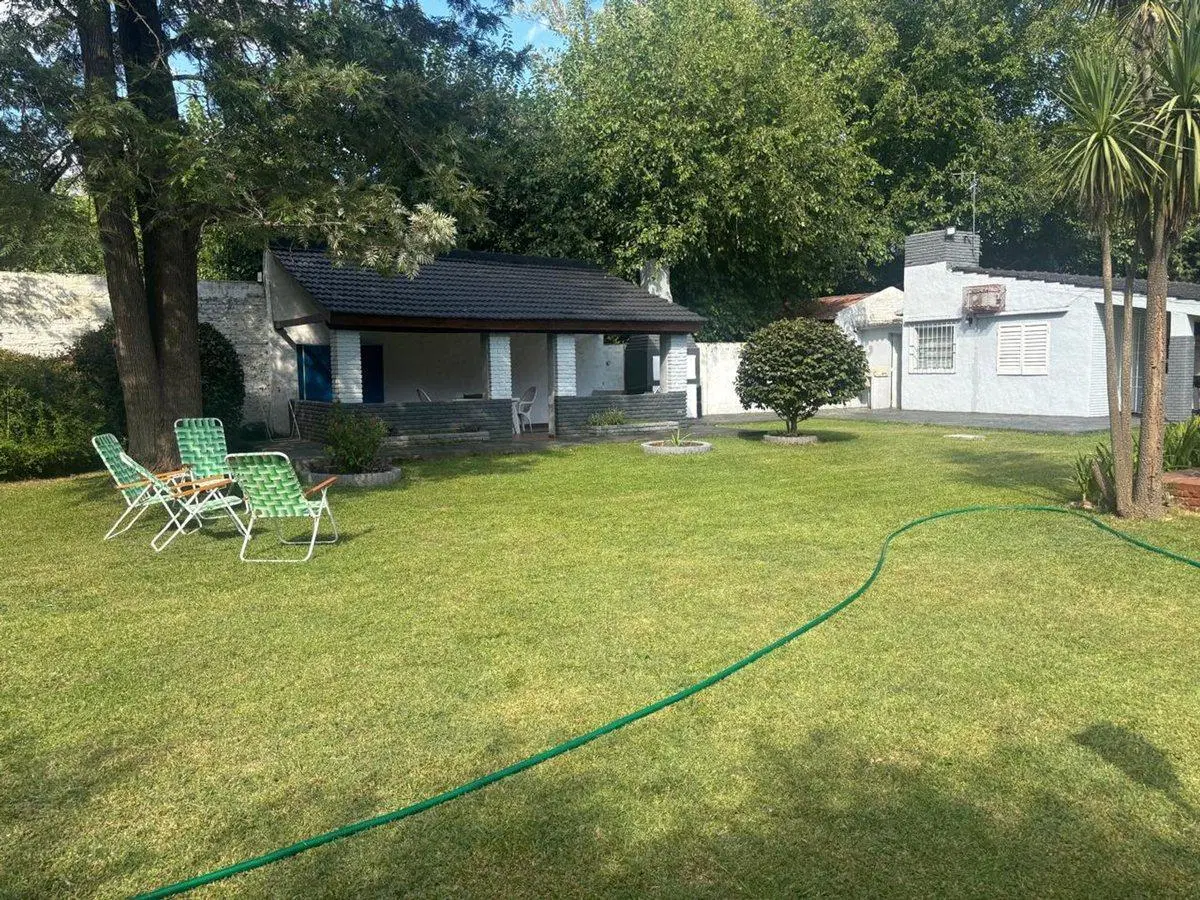 VENTA CASA QUINTA CON PILETA Y QUINCHO EN MORENO 3