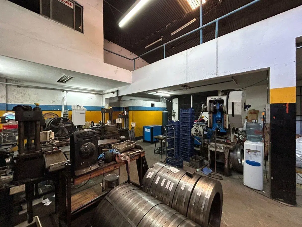 VENTA DEPÓSITO - GALPÓN C/ENTRADA DE CAMIÓN -MORON 2