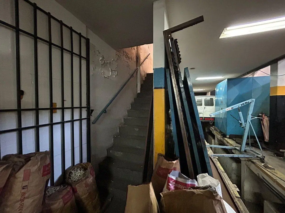 VENTA DEPÓSITO - GALPÓN C/ENTRADA DE CAMIÓN -MORON 5