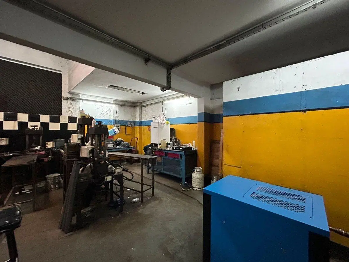 VENTA DEPÓSITO - GALPÓN C/ENTRADA DE CAMIÓN -MORON 3
