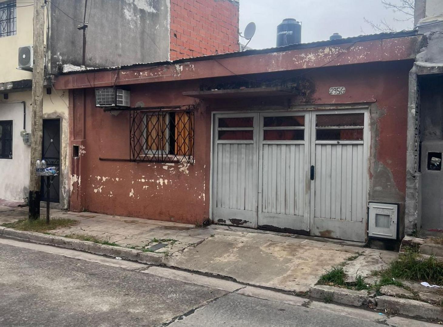 Casa 3 ambientes Lanus Oeste a reciclar