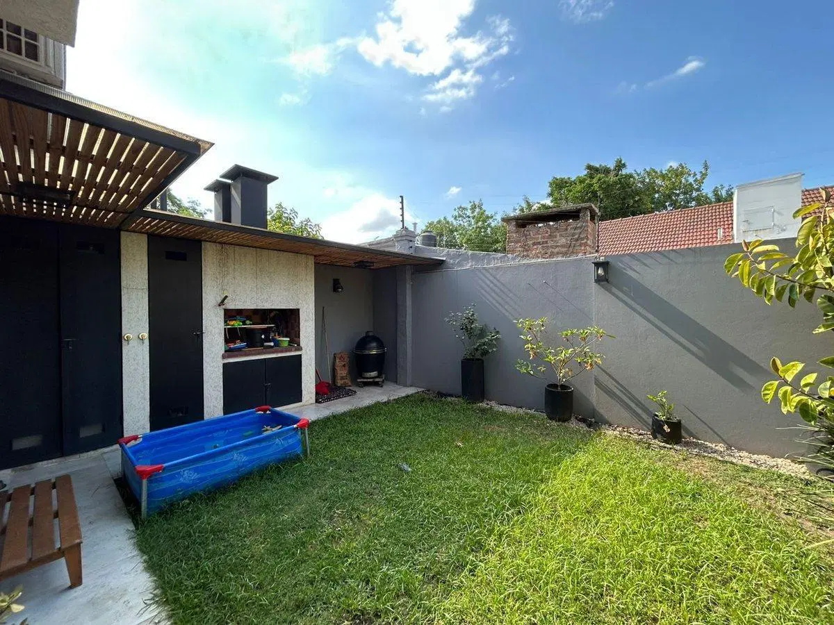 VENTA CASA 4 AMB. JARDÍN Y COCHERA -  ITUZAINGO 5