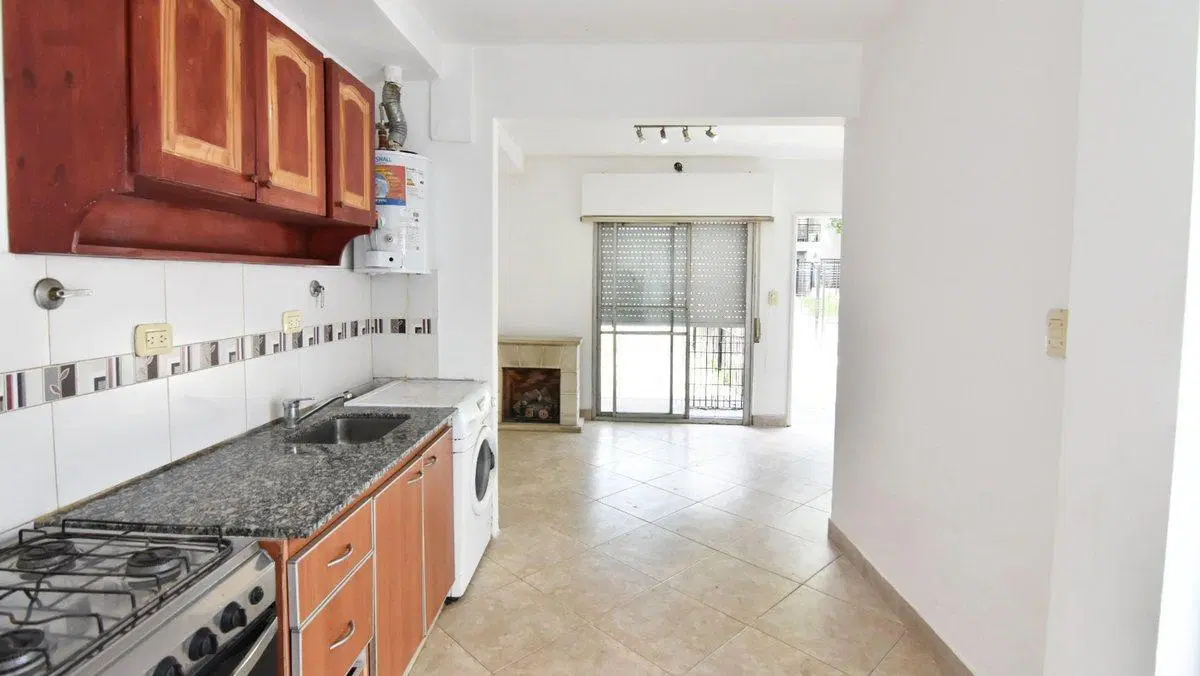 VENTA CASA PH 2 AMBS ITUZAINGO FRENTE COCHERA 2