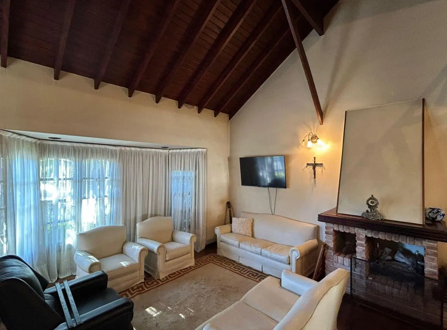 VENTA CASA 4 AMB. C/PARQUE PILETA -COCH  ITUZAINGO 2