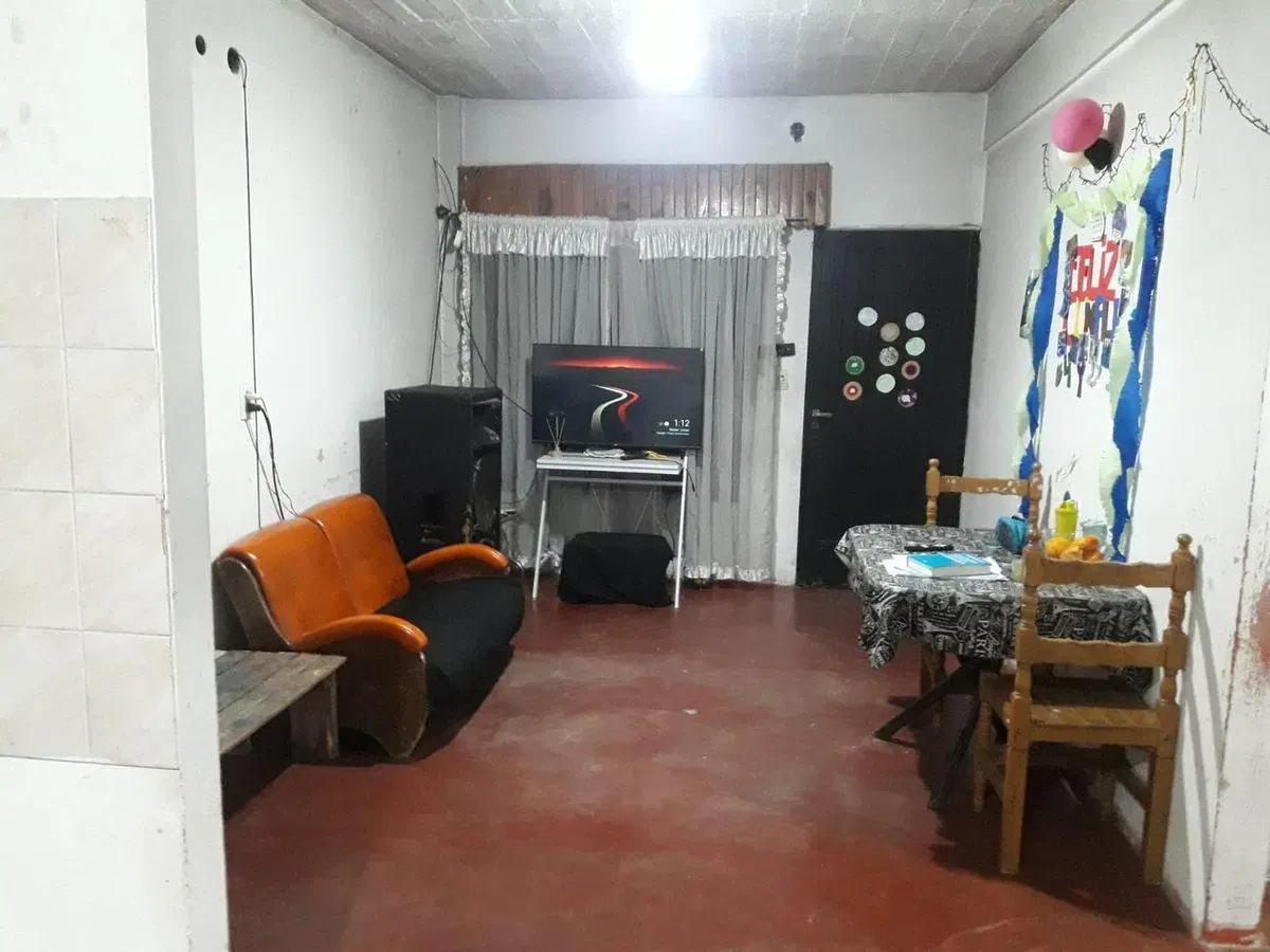VENTA CASA  MULTIFAMILIAR  CON LOCAL CASTELAR SUR 2