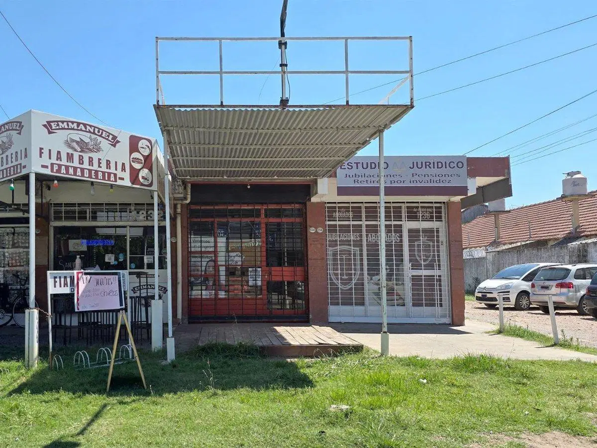 VENTA LOCAL AL FRENTE+ LOCAL LATERAL V. TESEI 4