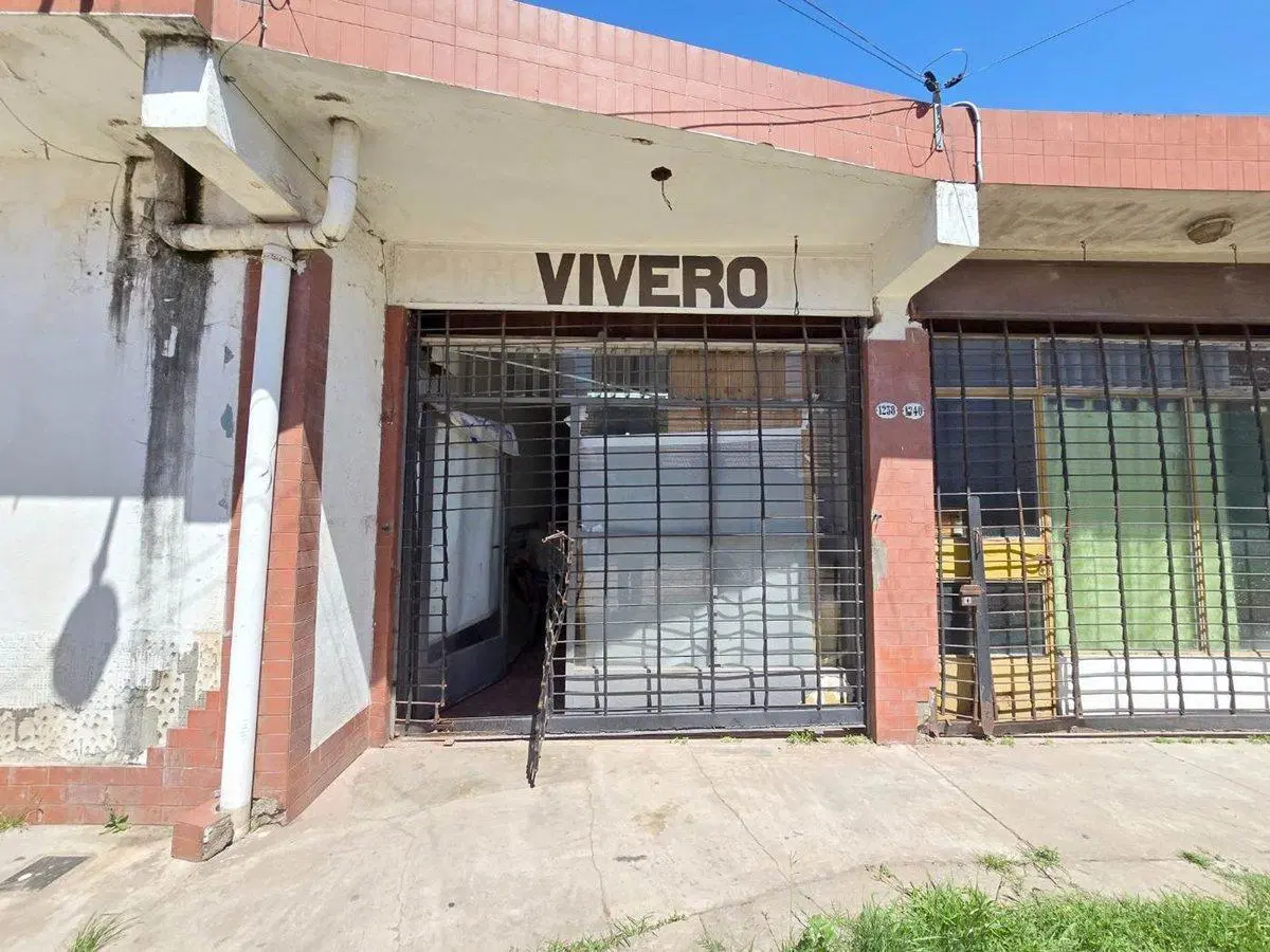 VENTA LOCAL AL FRENTE+ LOCAL LATERAL V. TESEI 8