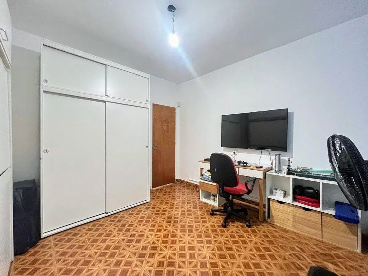 CASA CON 4 DEPARTAMENTO MAS LOTE EN VENTA MORON 5