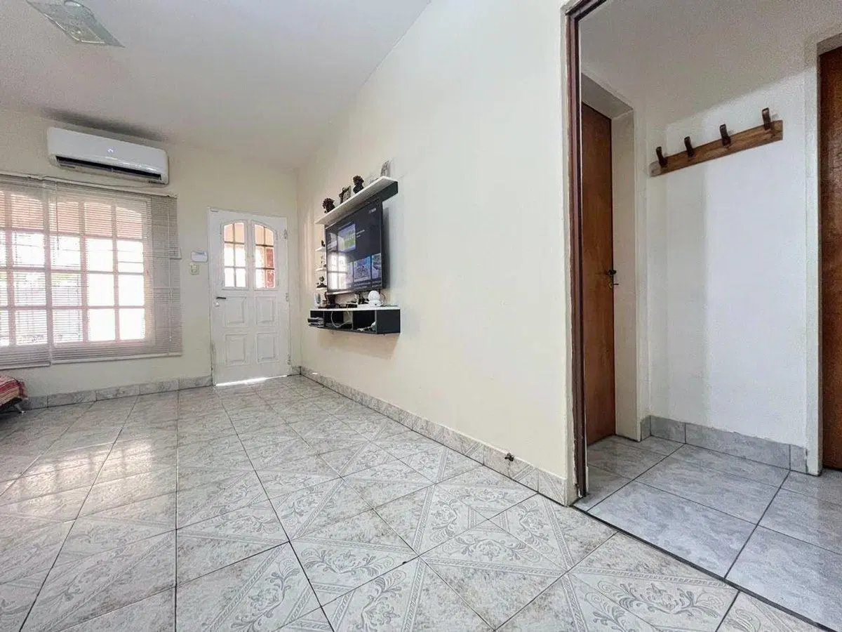 CASA CON 4 DEPARTAMENTO MAS LOTE EN VENTA MORON 2