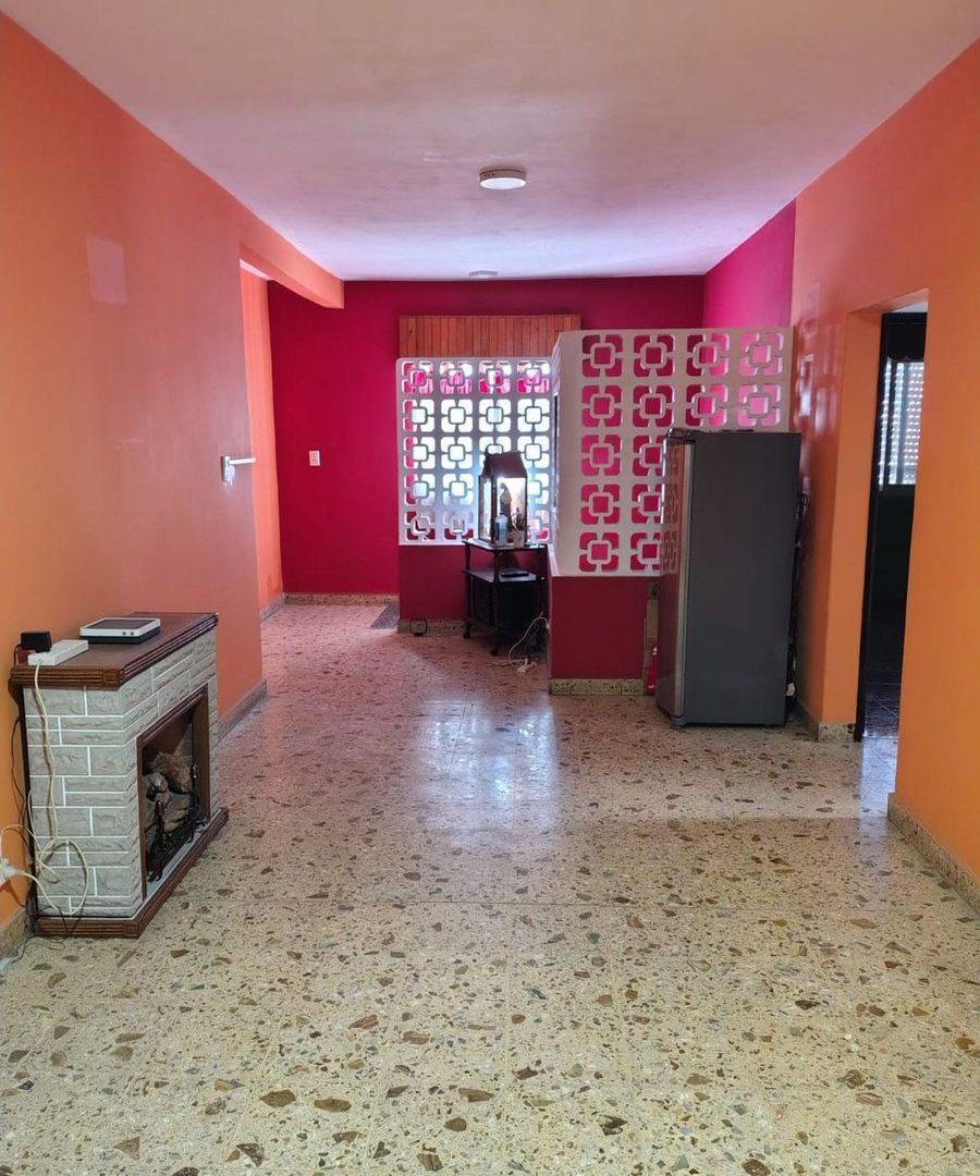 CASA VENTA 4 AMBIENTES CON DOS LOCALES Y JARDIN