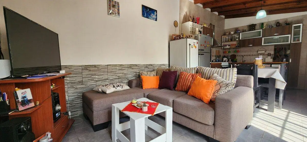 VENTA  CASA + DEPARTAMENTO CASTELAR NORTE 4