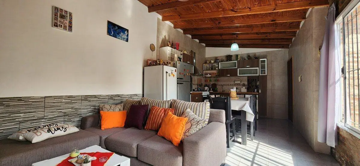 VENTA  CASA + DEPARTAMENTO CASTELAR NORTE 3