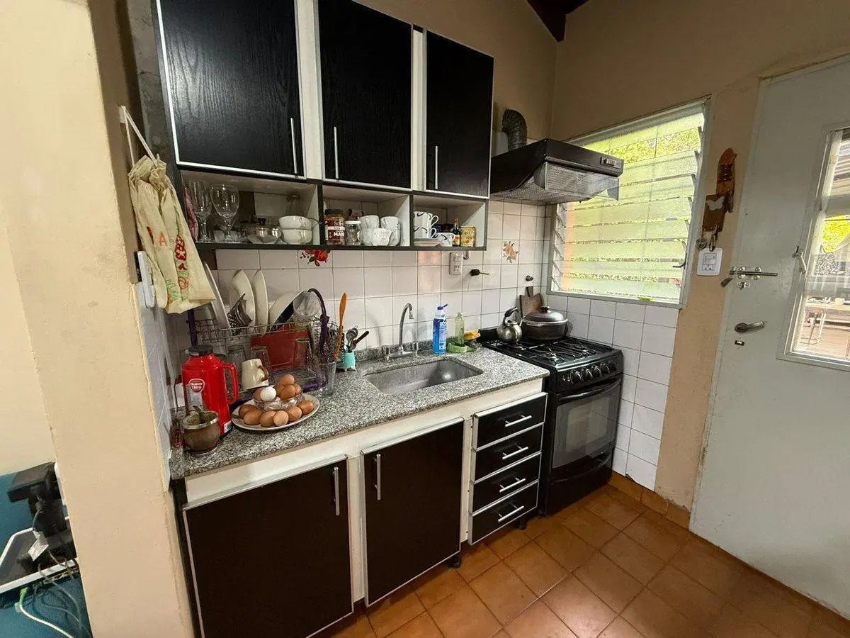 CASA en VENTA EN MERLO CON PATIO COCHERA Y DPTO 3
