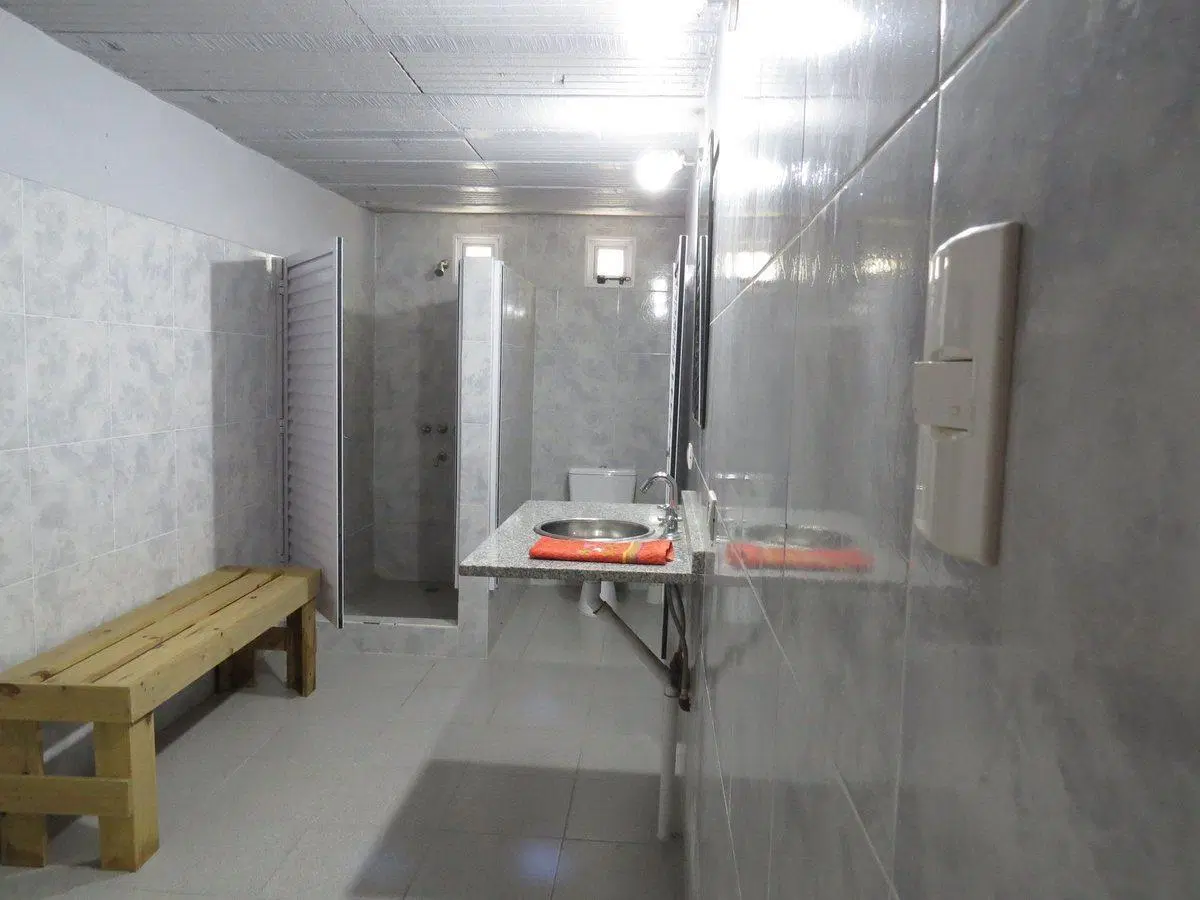 QUINTA  EN VENTA CON QUINCHO Y PISCINA EN LA REJA 5