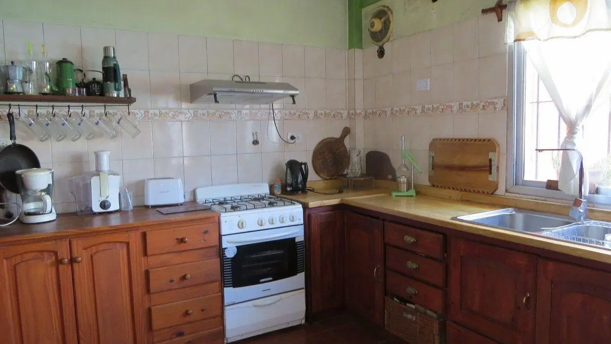 CASA VENTA 5 AMBIENTES CON PILETA Y DEPTO  1 AMB 3