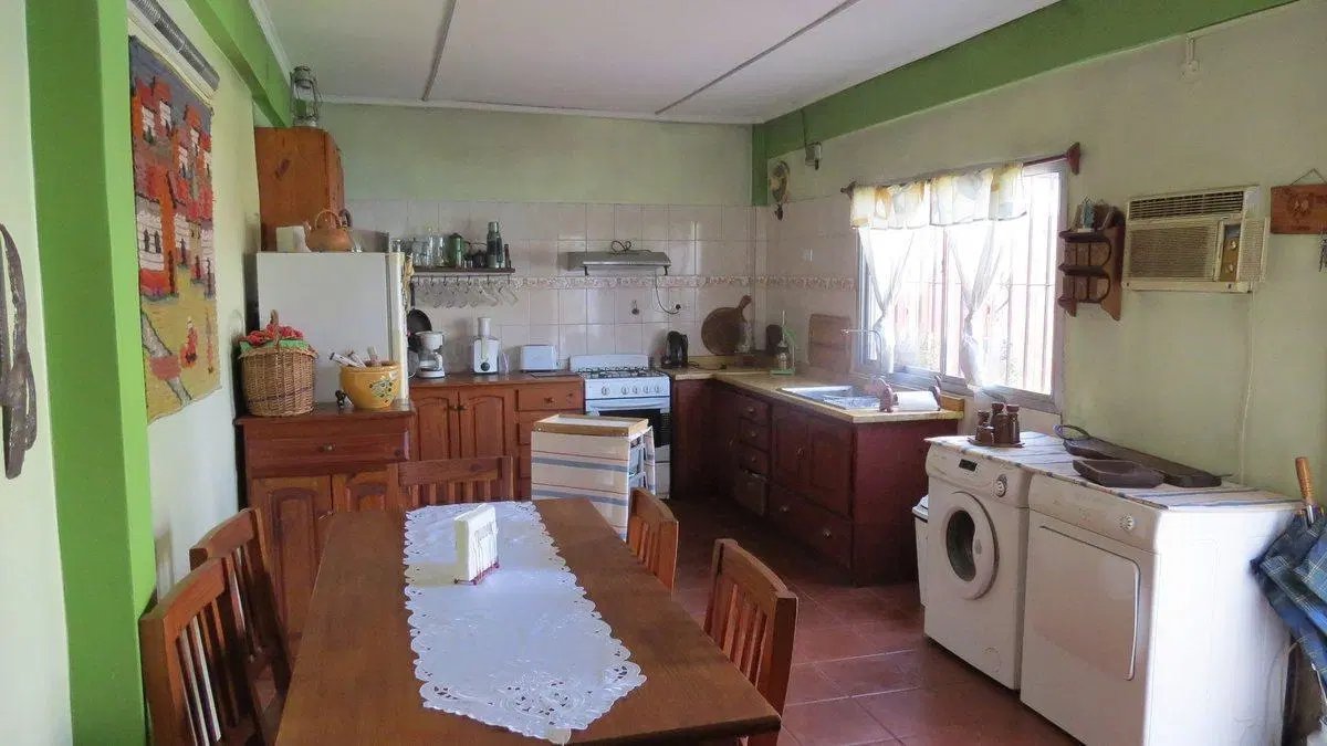 CASA VENTA 5 AMBIENTES CON PILETA Y DEPTO  1 AMB 5