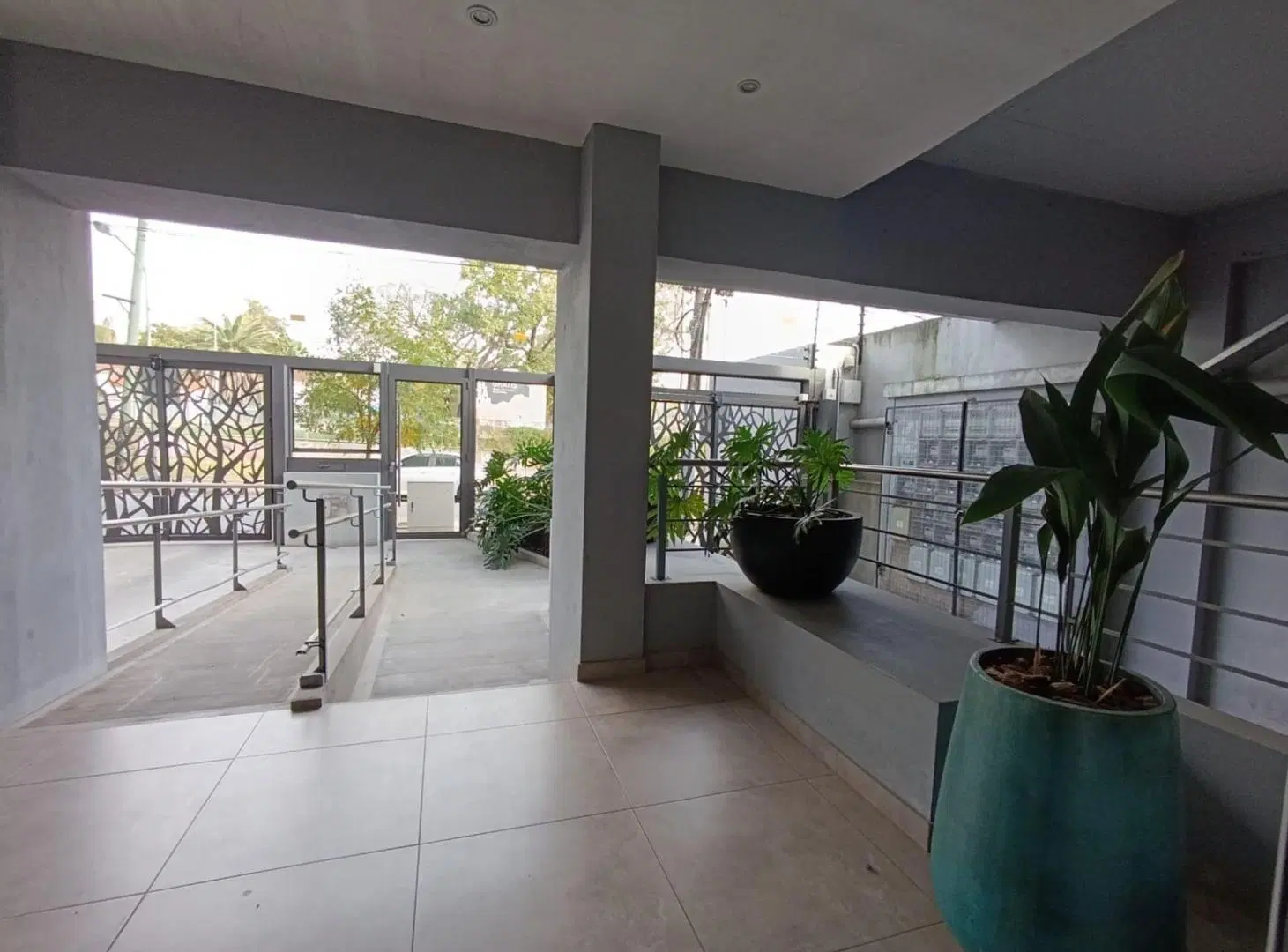 VENTA DTO 3 AMB. C/ COCHERA Y BAULERA MORON 5