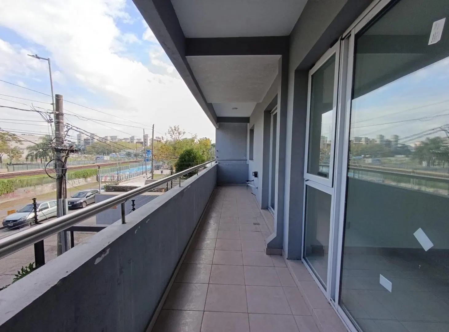 VENTA DTO 3 AMB. C/ COCHERA Y BAULERA MORON 2