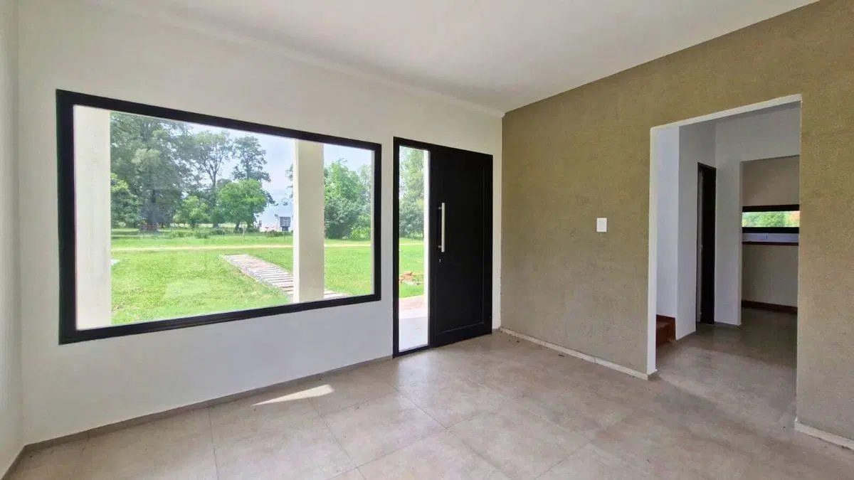 VENTA CASA 4 AMBIENTES BARRIO CERRADO LUJAN 2