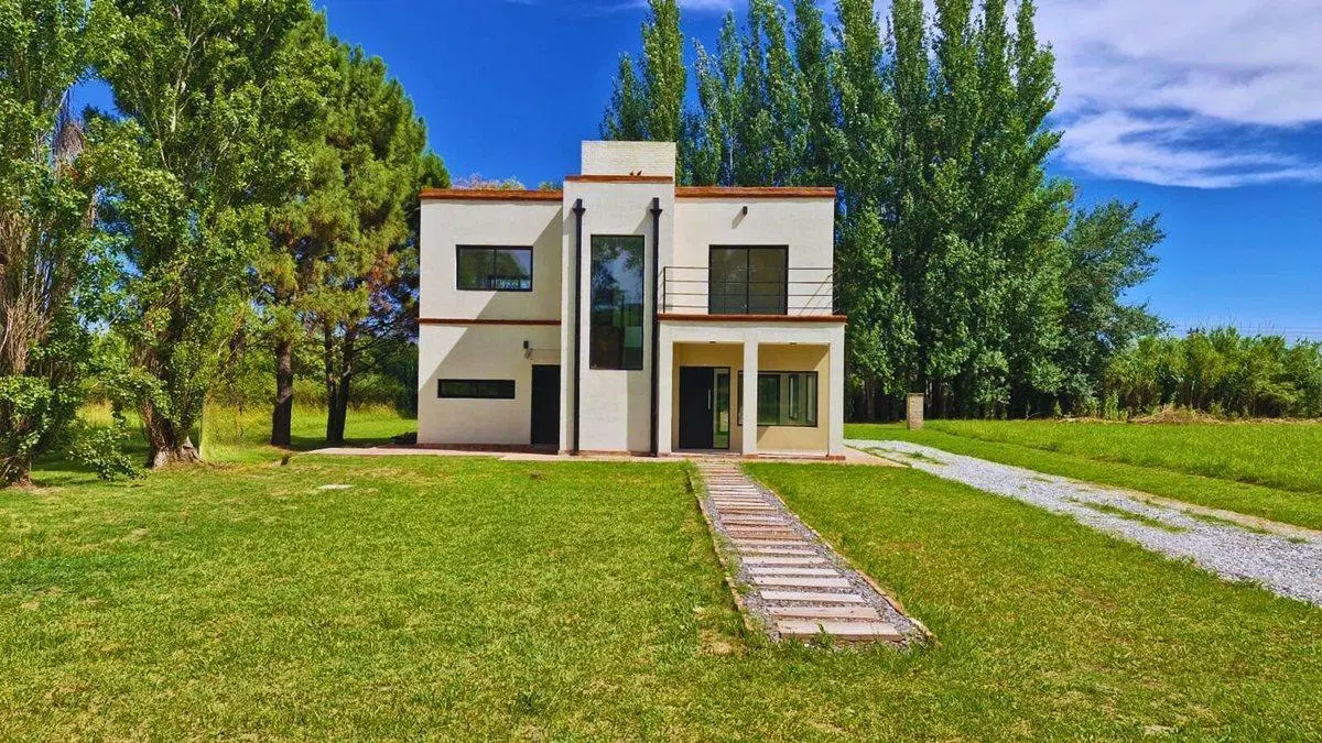 VENTA CASA 4 AMBIENTES BARRIO CERRADO LUJAN 3
