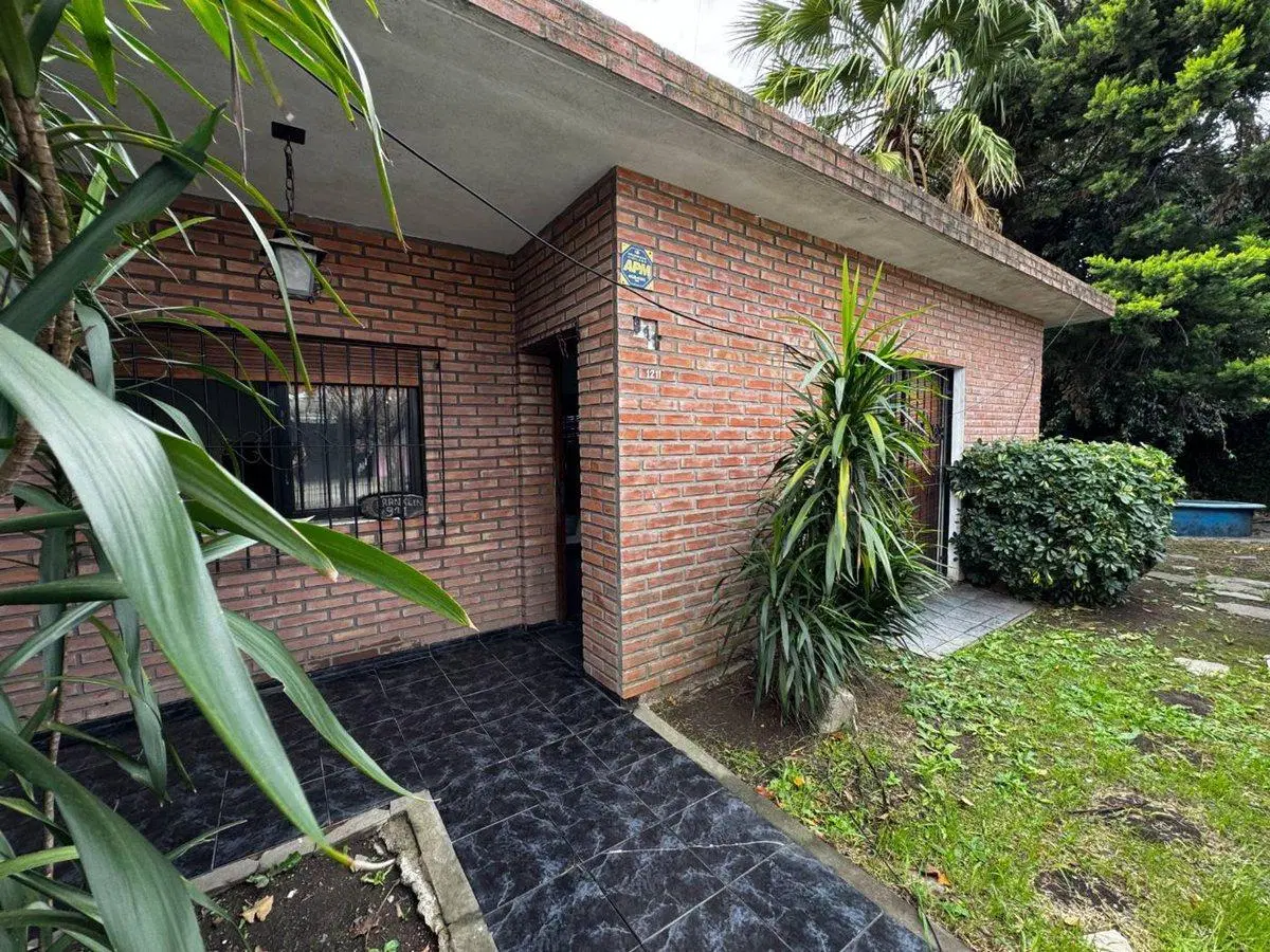 VENTA CASA 4AMB JARDIN VILLA TESEI REFACCIONAR 2