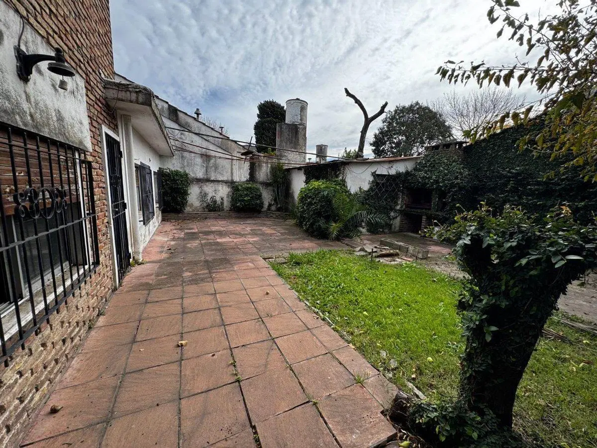 VENTA CASA 4AMB JARDIN VILLA TESEI REFACCIONAR 3