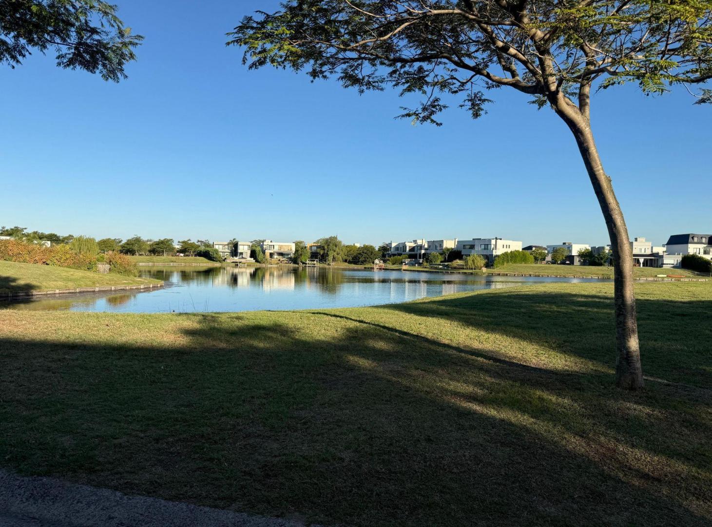 VENTA LOTE A LA LAGUNA EN PUERTOS BARRIO VISTAS