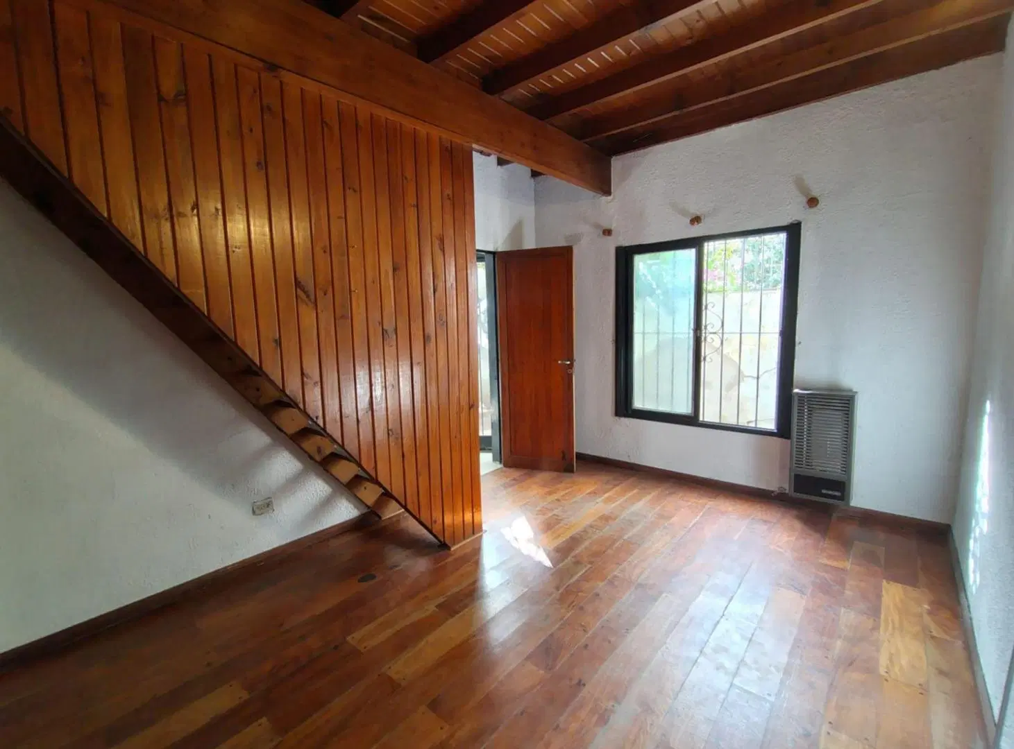 VENTA PH 3 AMBIENTES CON PATIO  ITUZAINGO SUR 5