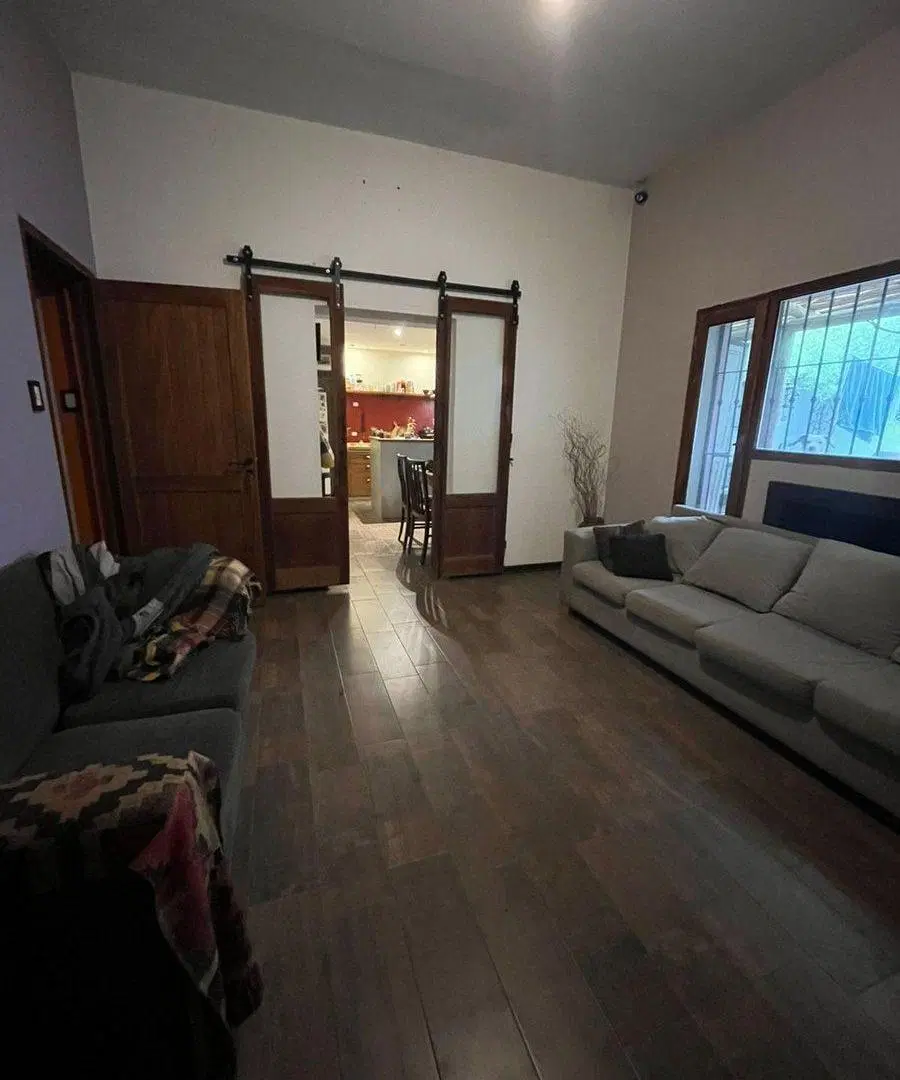 VENTA CASA 5 AMB. CON JARDÍN  Y QUINCHO - HAEDO 2