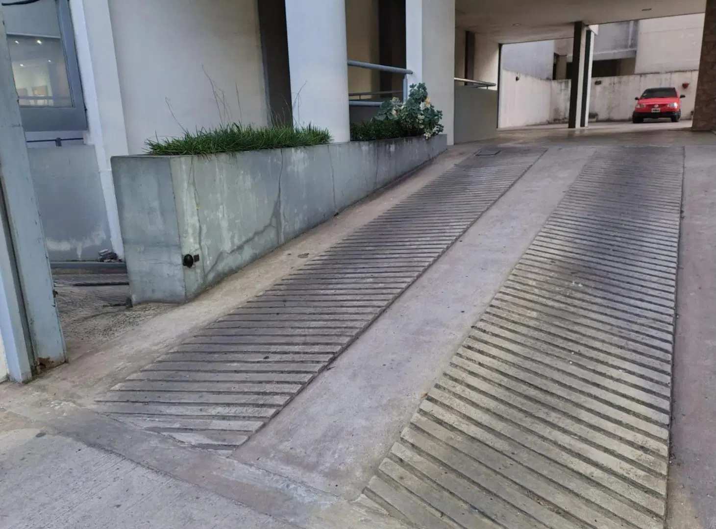 VENTA COCHERA DOBLE CUBIERTA  MORON CENTRO 5