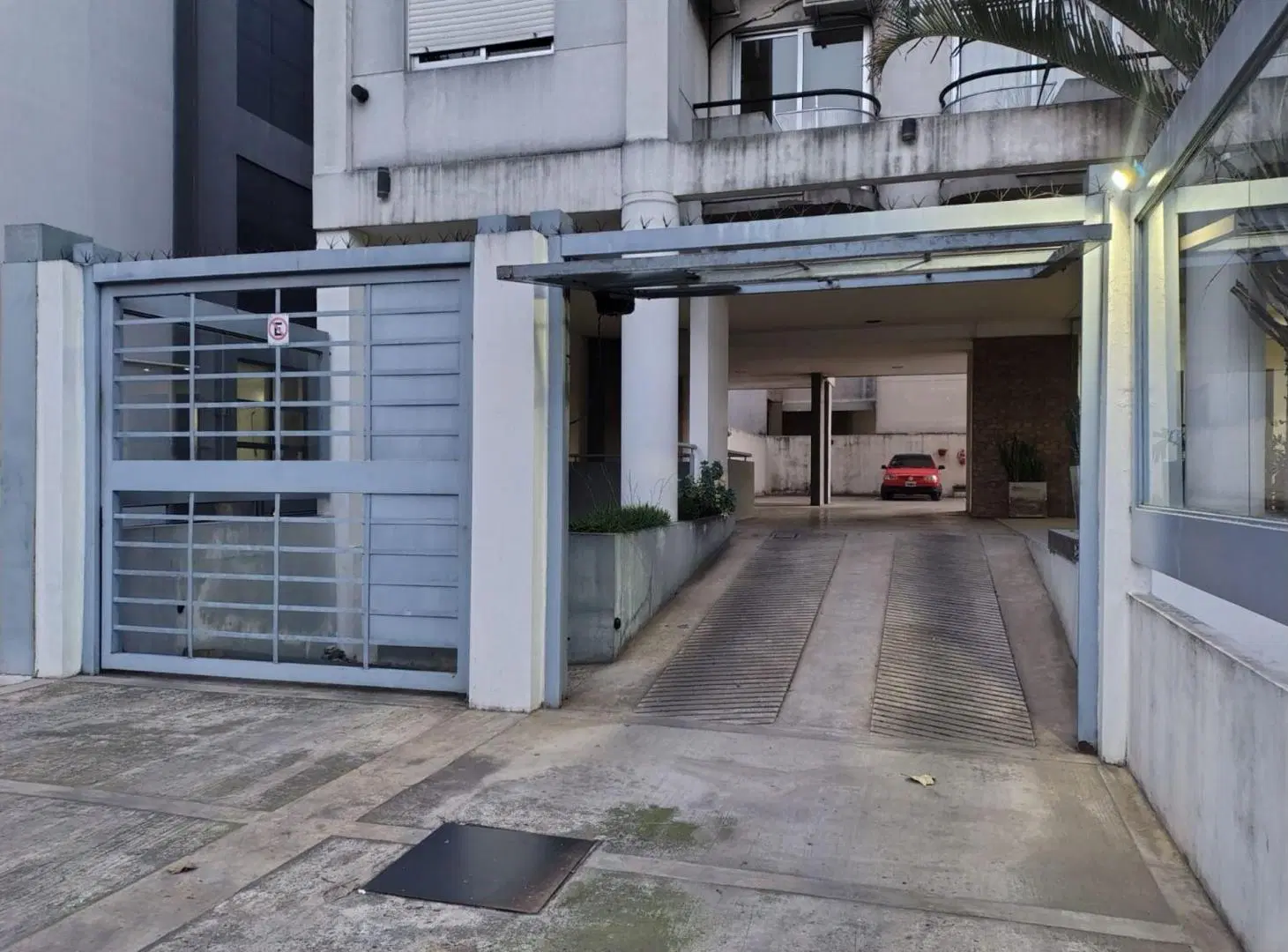 VENTA COCHERA DOBLE CUBIERTA  MORON CENTRO 8