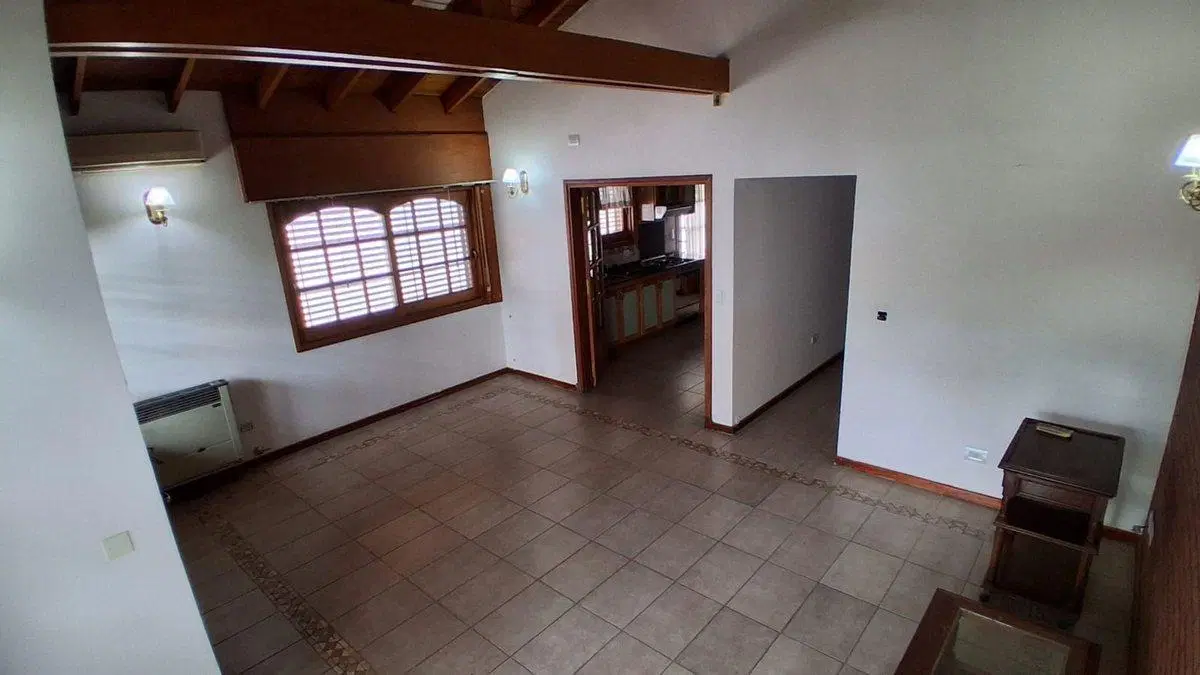 VENTA CASA CON QUINCHO Y FONDO EN MERLO APTO CRED. 2