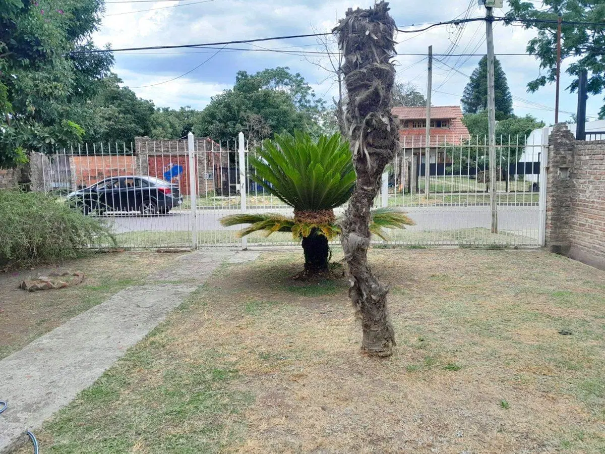 VENTA CASA LOTE PROPIO 3 AMBIENTES COCHERA, JARDIN 2
