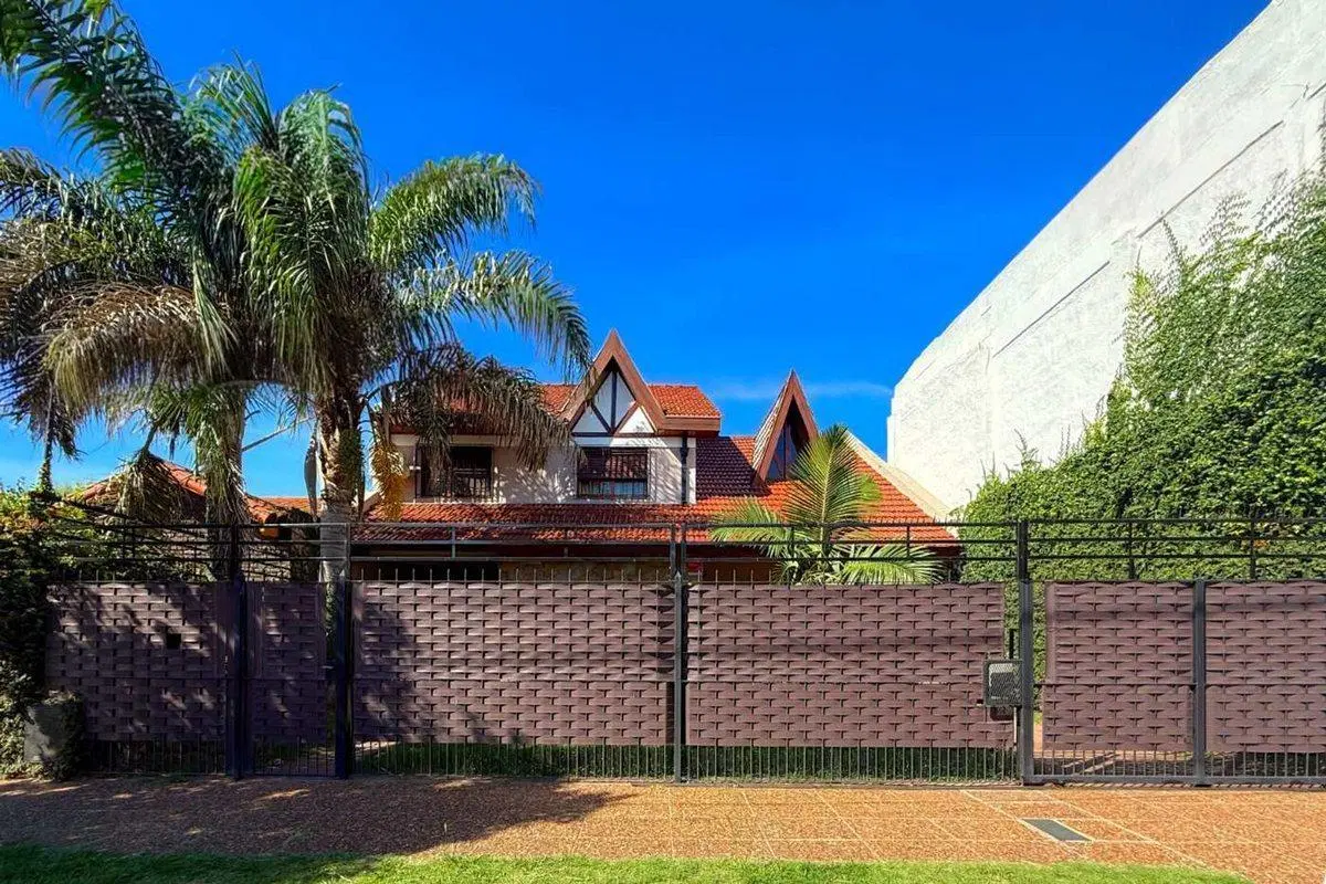 VENTA CASA 6 AMBIENTES CON JARDIN EN CASTELAR SUR. 2