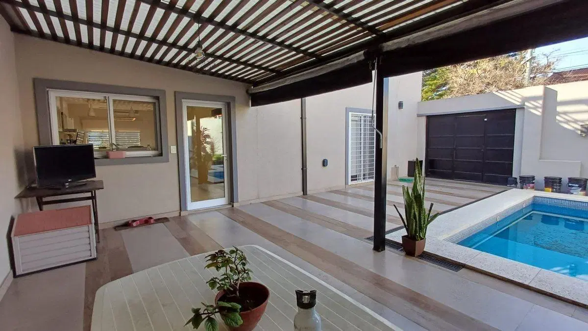 VENTA CASA 4 AMBIENTES VILLA LUZURIAGA PERMUTA 5