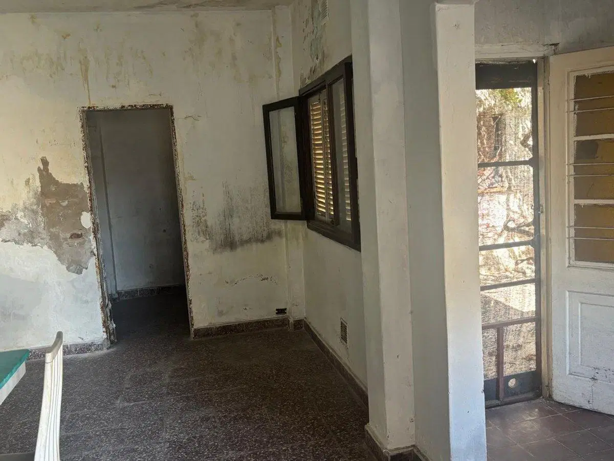 VENTA CASA  4 AMBIENTES EN MORON A REFACCIONAR 3