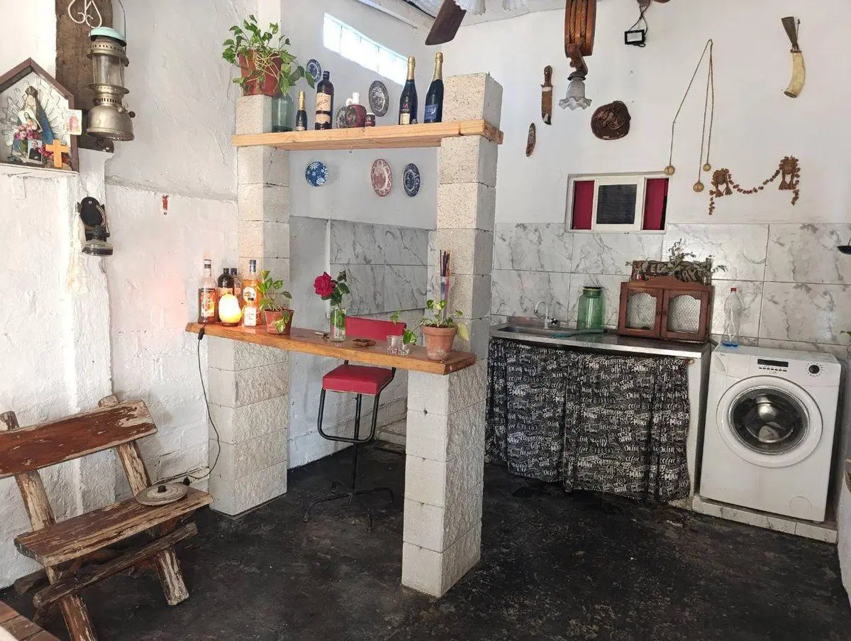 CASA en VENTA DE 4 AMBIENTES con patio en MORON 8