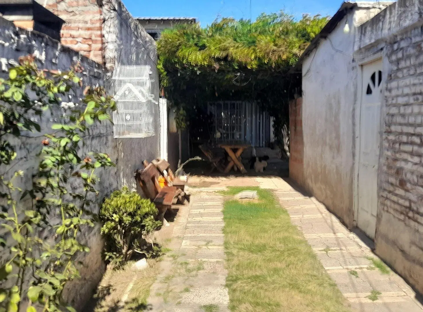 CASA en VENTA DE 4 AMBIENTES con patio en MORON 4